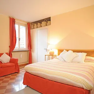 Ivy House In The Heart Of Milano